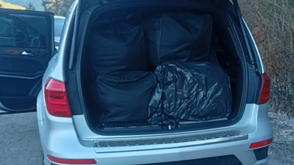 Επεισοδιακή καταδίωξη στα Ιωάννινα: 23χρονη είχε 215 κιλά κάνναβης σε τζιπ στο οποίο ήταν ο 2,5 ετών γιος της