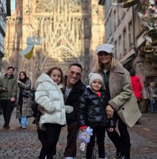 Πετρούνιας – Μιλλούση: Χριστουγεννιάτικη απόδραση με τις κόρες τους στο Στρασβούργο