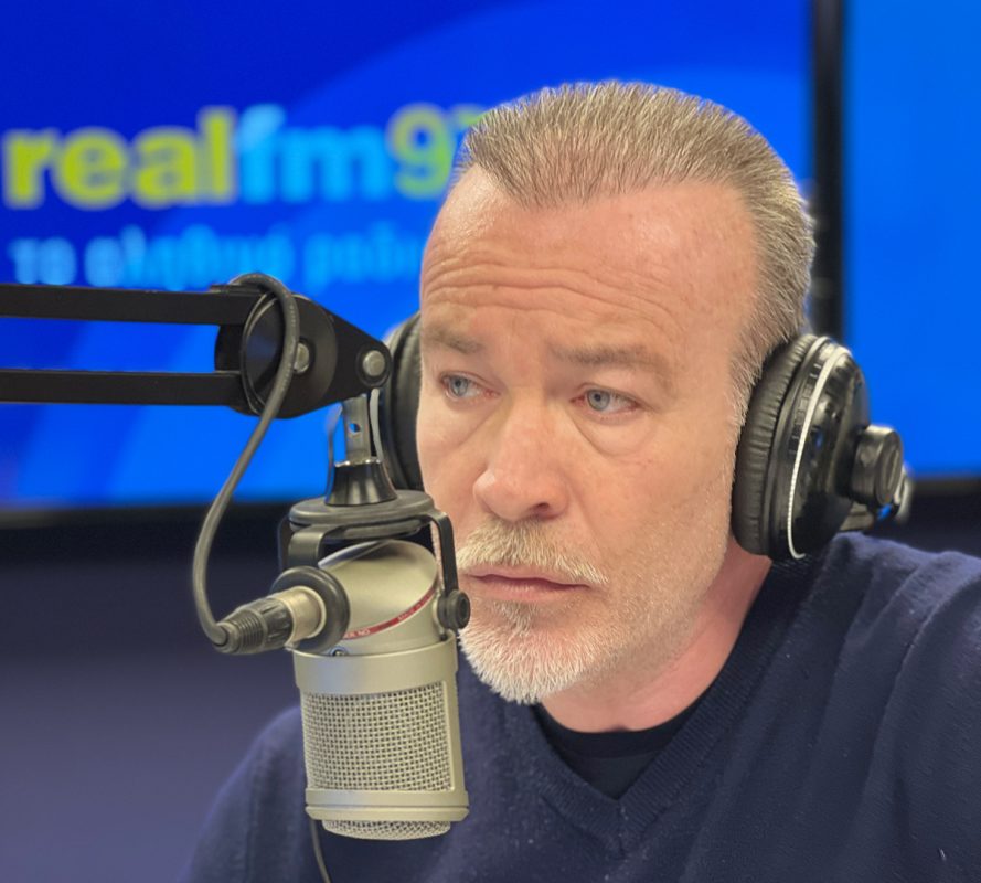 17/12/2025 Ακούστε την εκπομπή του Νίκου Μπογιόπουλου στον realfm 97.8