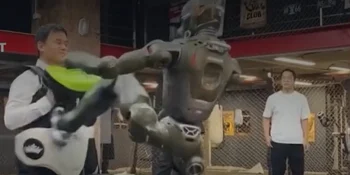 Κίνα: Ανθρωποειδές ρομπότ κλωτσά τον CEO της εταιρείας που το κατασκεύασε ρίχνοντάς τον κάτω - ΒΙΝΤΕΟ