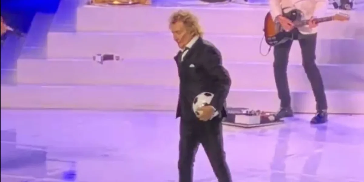 «Χαλάς το σόου, φύγε από τη μέση»: Ο εκνευρισμός του Ροντ Στιούαρτ με θεατή στη συναυλία του στην Αθήνα