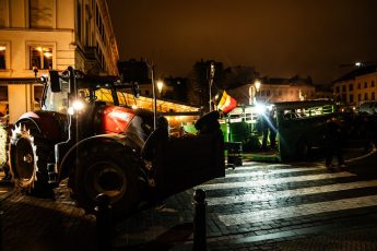 Μπλόκο αγροτών στις Βρυξέλλες - Τρακτέρ και στο Ευρωπαϊκό Κοινοβούλιο - ΒΙΝΤΕΟ