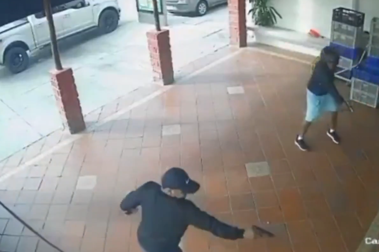 Εκουαδόρ: Η στιγμή της εκτέλεσης του ποδοσφαιριστή Πινέιντα και της συζύγου του στη μέση του δρόμου