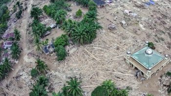 Ινδονησία: Οι νεκροί από τις πρόσφατες πλημμύρες ξεπέρασαν τους 1.000