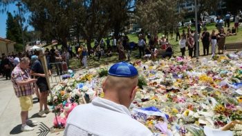 Αυστραλία: 59 κατηγορίες σε βάρος του δράστη του φονικού στην παραλία Μπόνταϊ, μεταξύ τους και τρομοκρατίας