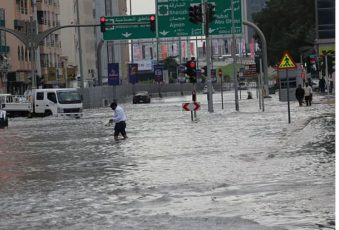 Σφοδρή κακοκαιρία σε Ντουμπάι και Άμπου Ντάμπι: Χείμαρροι οι δρόμοι, νερά μπήκαν σε εμπορικό - Ακυρώθηκαν πτήσεις - ΕΙΚΟΝΕΣ