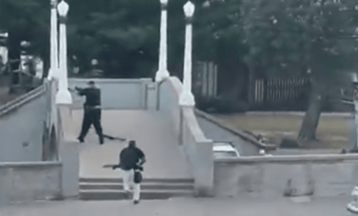 Μακελειό στο Σίδνεϊ: Σοκαριστικά βίντεο από την στιγμή της επίθεσης - Στους 12 οι νεκροί