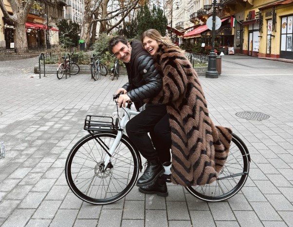 Κλέλια Ανδριολάτου-Χριστόφορος Παπακαλιάτης: Στη Βουδαπέστη για τα γυρίσματα του “Maestro”