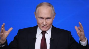 Politico: Πέντε βασικά συμπεράσματα από τη μαραθώνια συνέντευξη Τύπου του Πούτιν