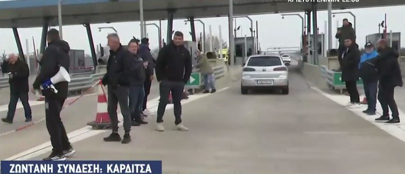 Αγροτικά μπλόκα: Συνεχίζουν τις κινητοποιήσεις – Ανοίγουν τις μπάρες σε διόδια