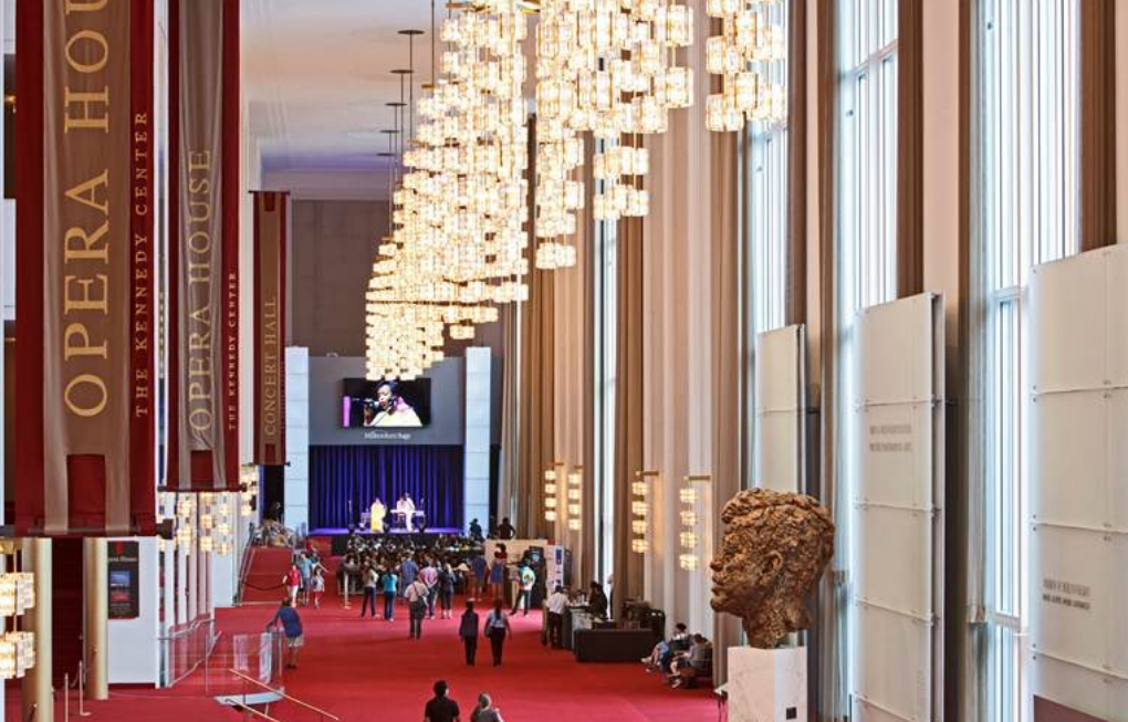 ΗΠΑ: Το Κέντρο Κένεντι μετονομάστηκε σε «Τραμπ-Κένεντι»