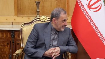 Το Ιράν θα συνεχίσει «να υποστηρίζει αποφασιστικά» τη Χεζμπολάχ, δηλώνει σύμβουλος του Χαμενεΐ