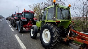 Κοζάνη: Συλλαλητήριο από αγρότες, κτηνοτρόφους και εργαζόμενους στο μπλόκο της Σιάτιστας