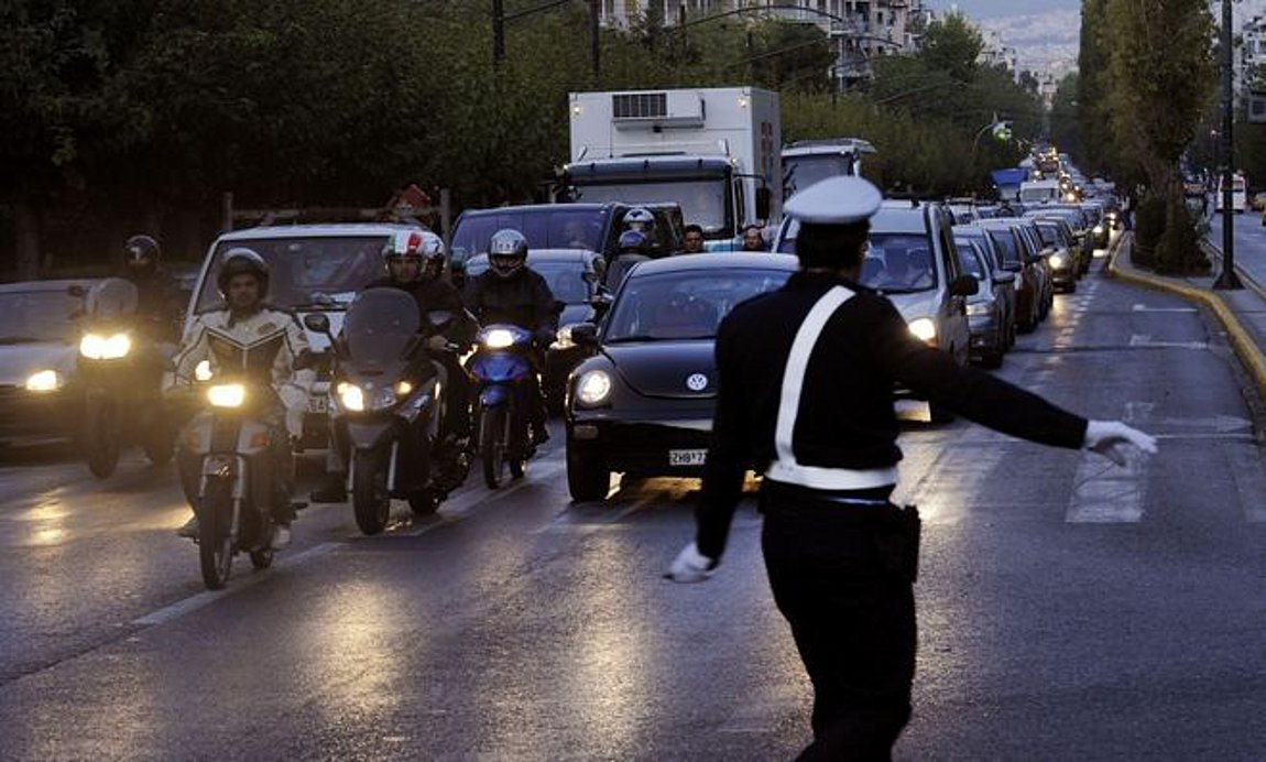 Χαλκιδική: Υπόθεση χρηματισμού με επίκεντρο παραβάσεις του ΚΟΚ – Ένας αστυνομικός στη φυλακή και άλλοι δύο ελεύθεροι με όρους